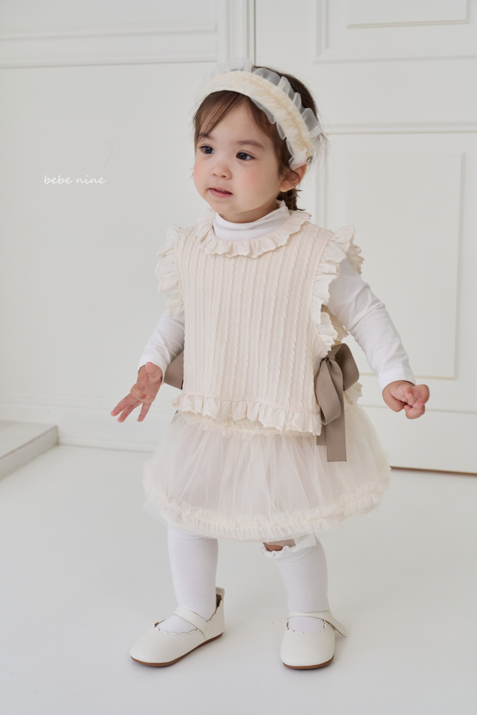 2_셀린니트조끼_모델사진1