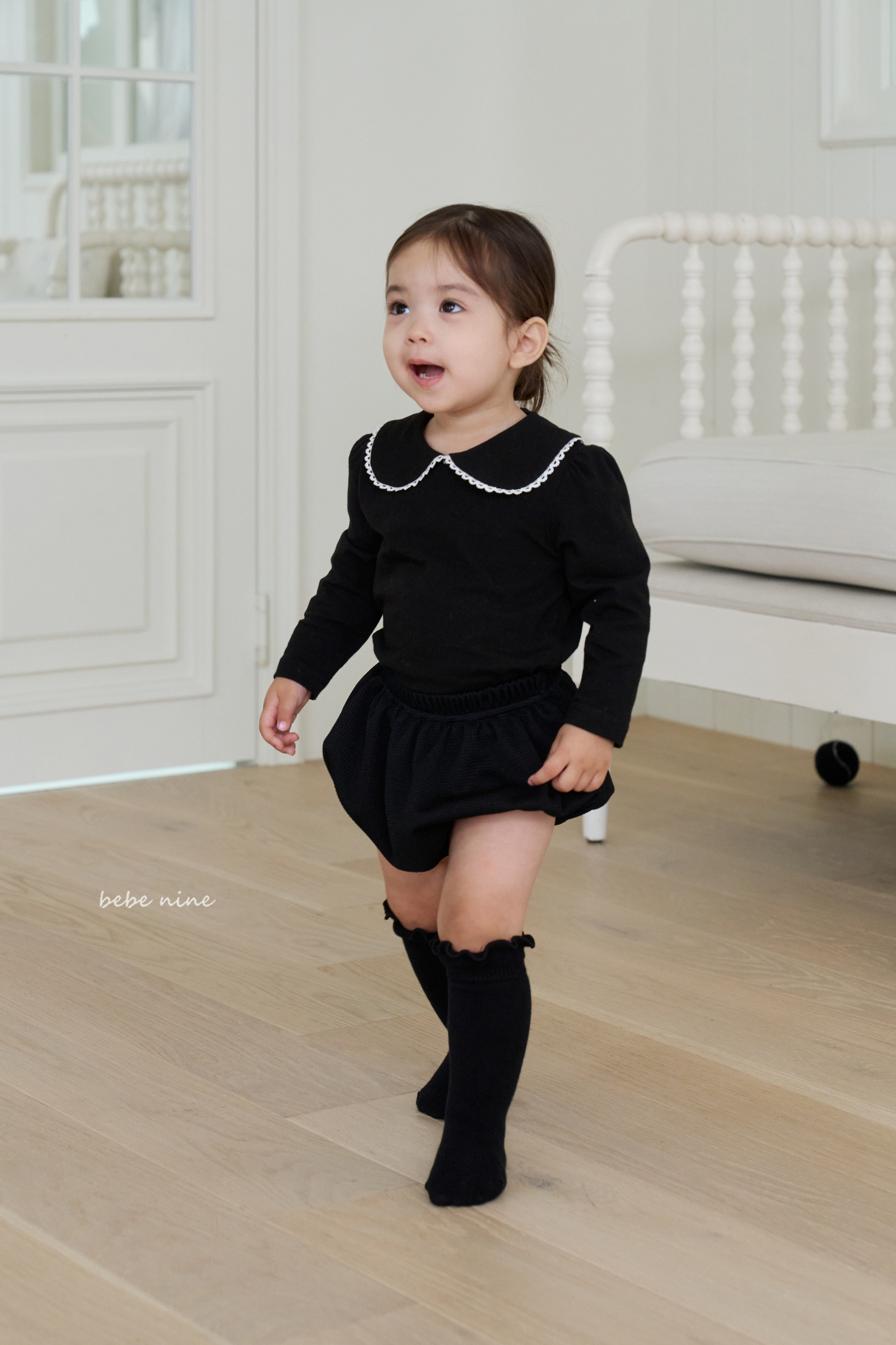 2_레이스둥근카라티_모델사진1