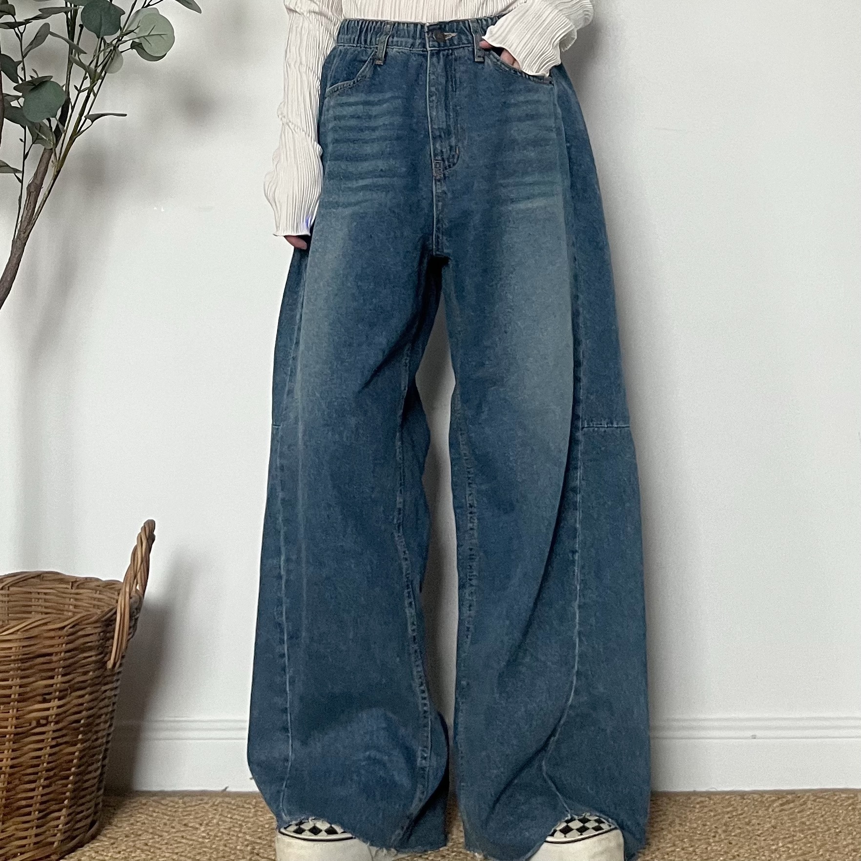 EF04BEA9-9BC2-40F4-94F7-C02C7EF565AB