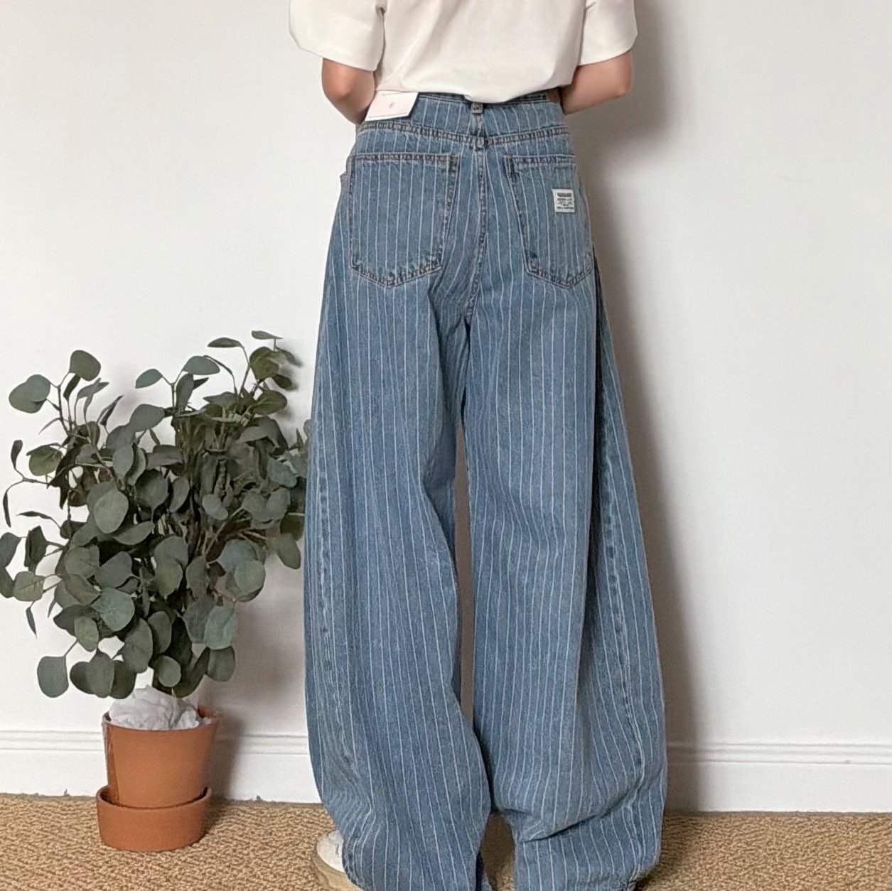 FEAB9C05-17F2-4E31-9B74-646AC00B541E