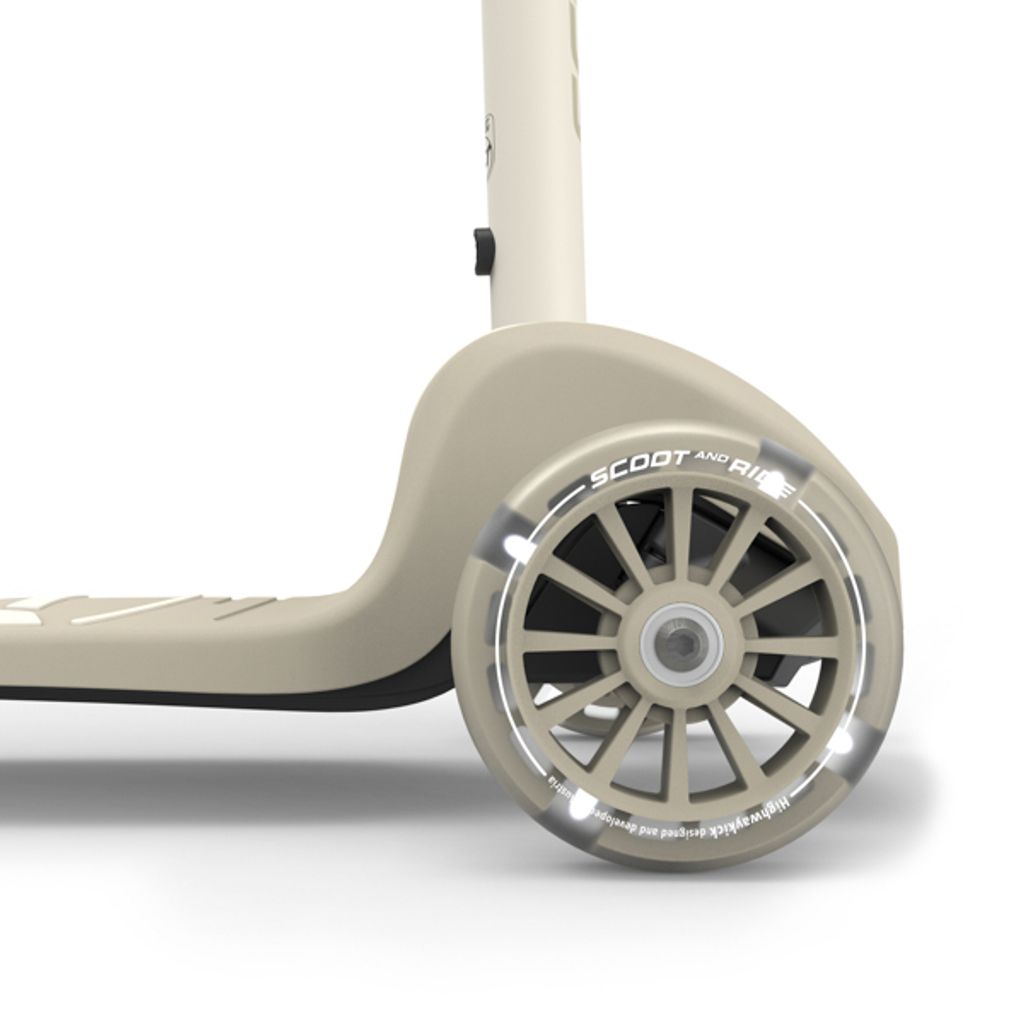 HWK3S-ASH-CLOSEUP-WHEELS-002.100.22