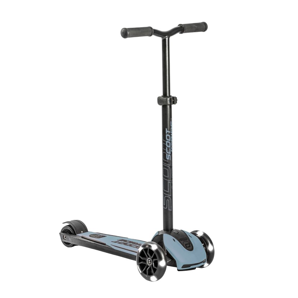 HWK5-STEEL-FRONT_ANGLE-LED-Photoroom