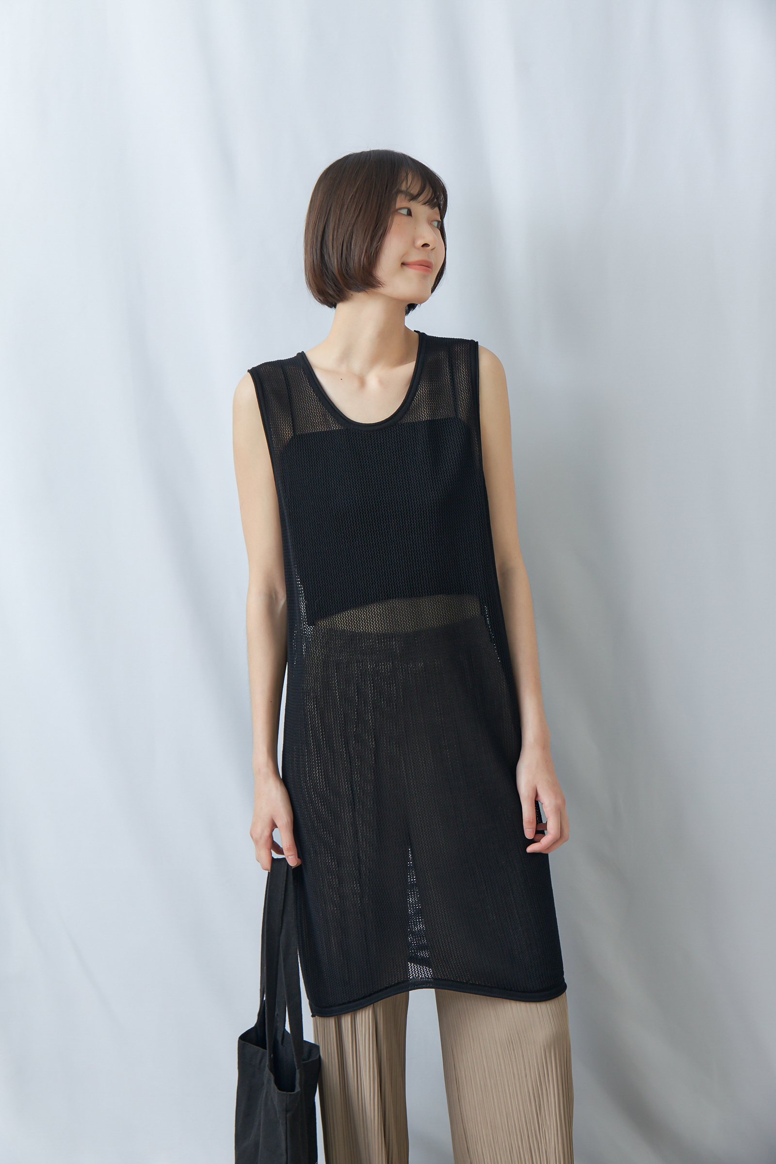 黑鏤空網格長版背心