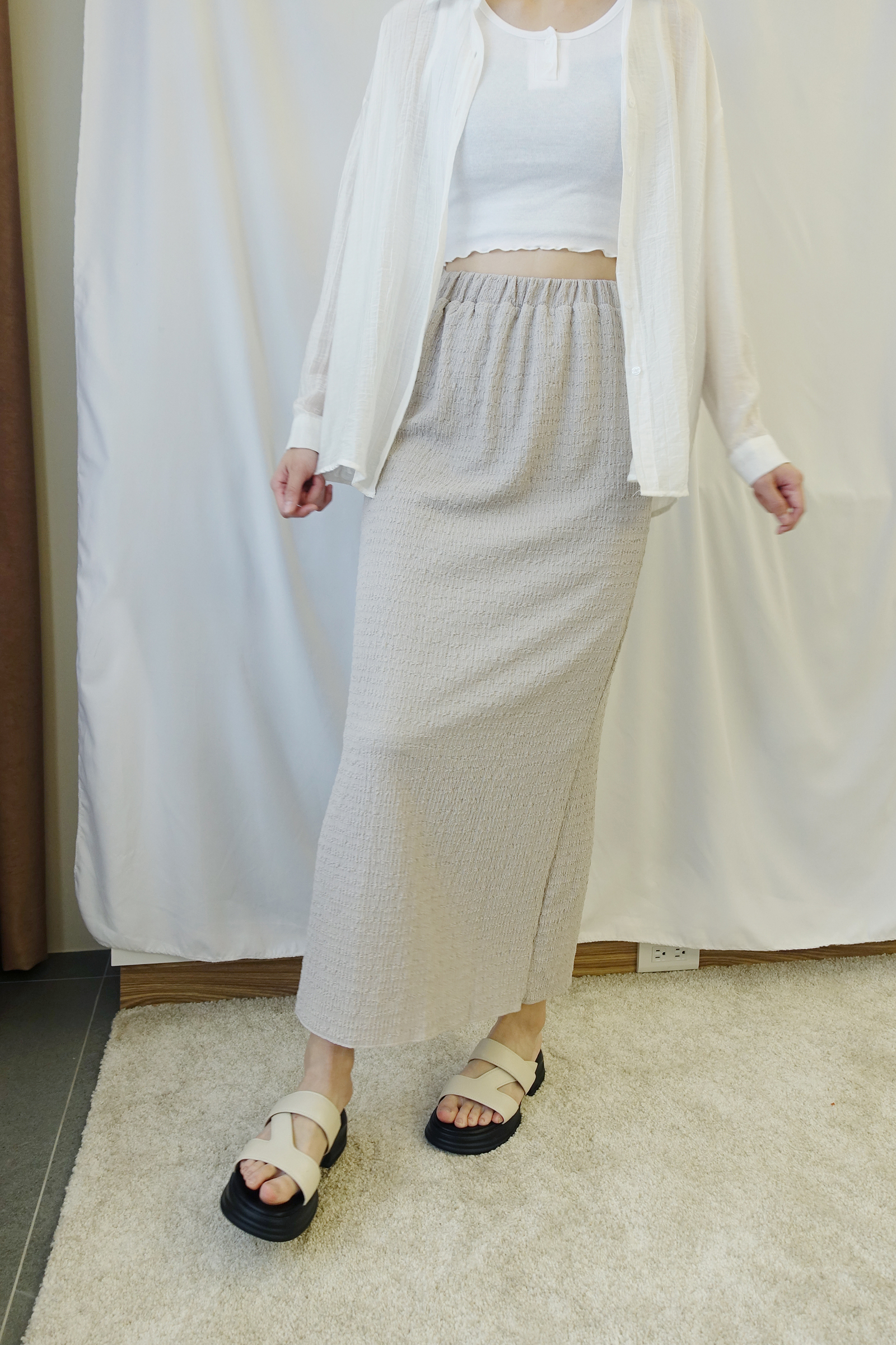 versatile-textured-slim-straight-skirt