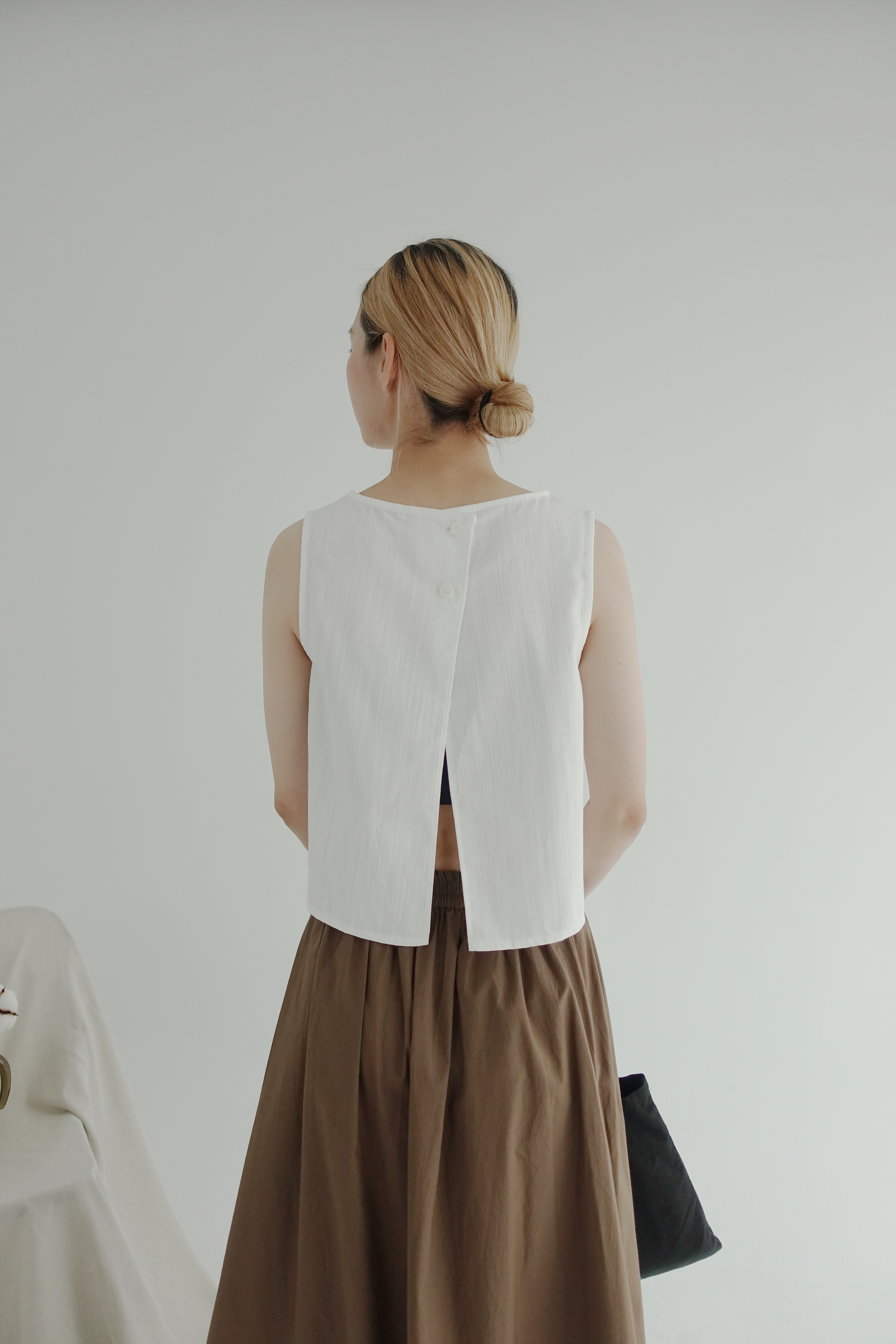 back-split-sleek-top-white