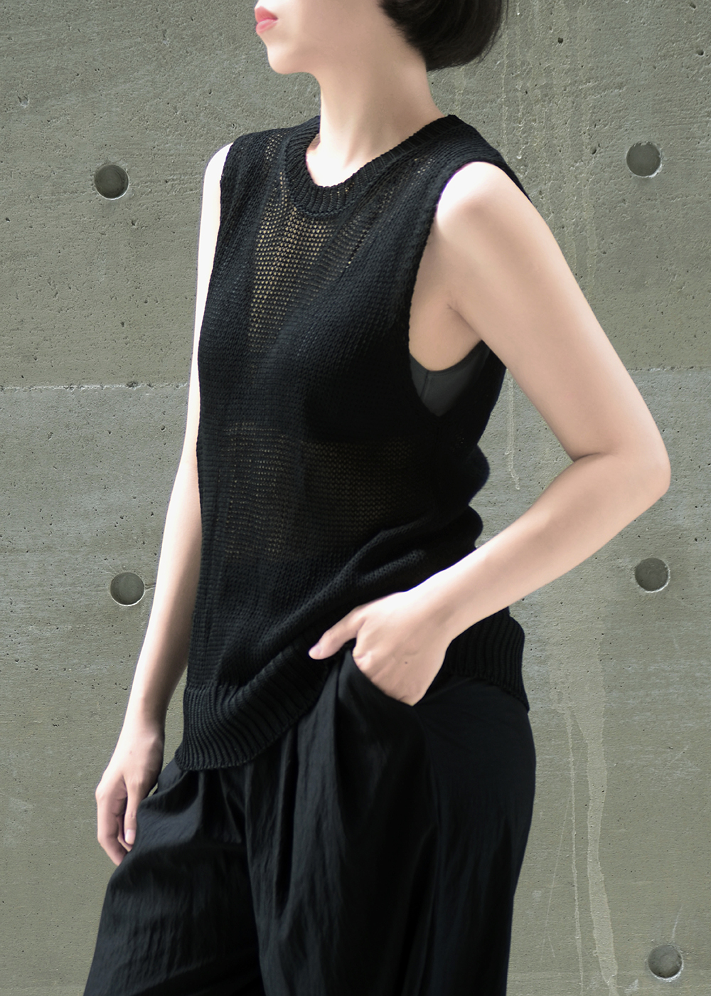 12.針織簍空背心(黑)-02