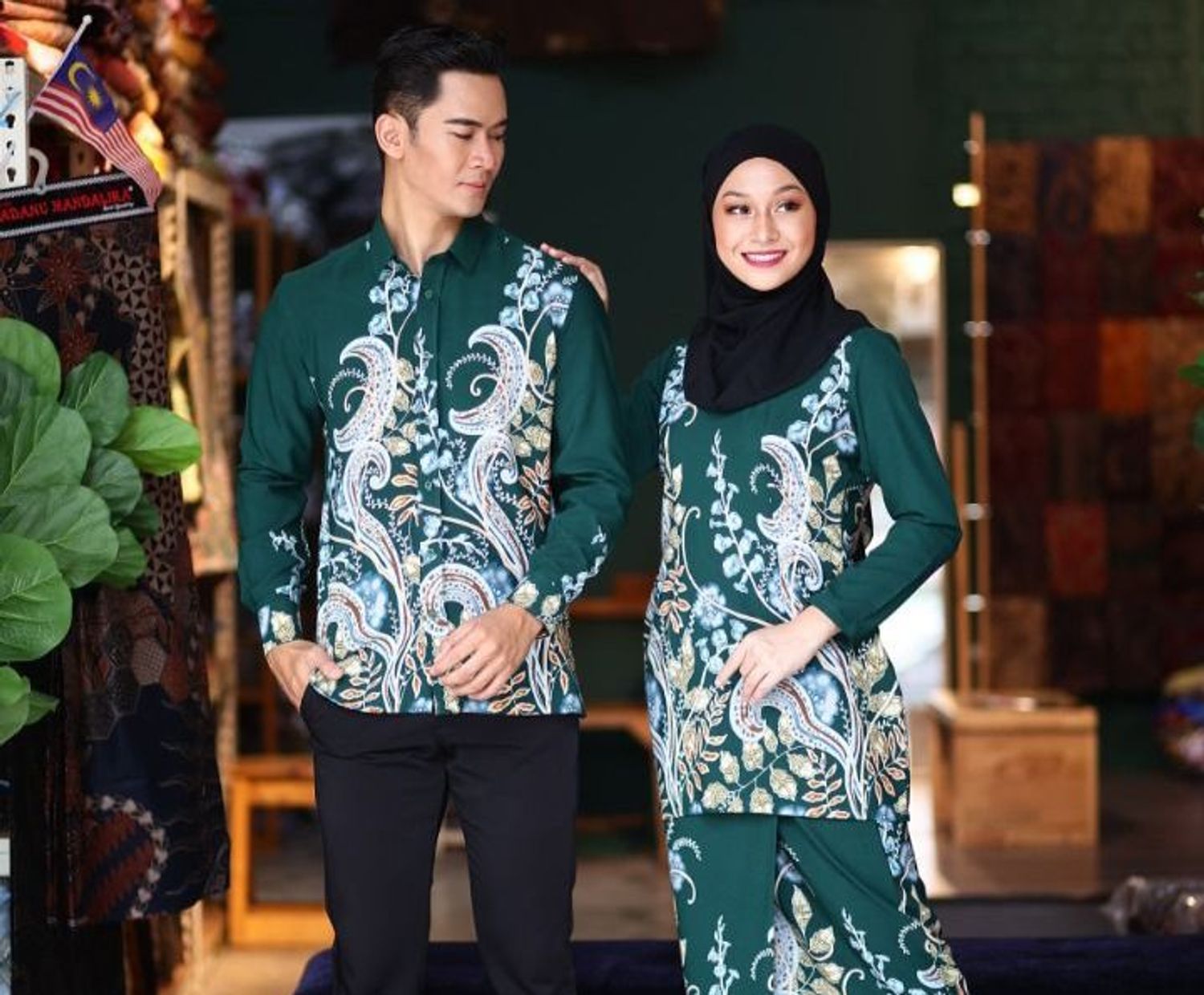 UA BOUTIQUE - "The Style Begins Here" | COUPLE SET BATIK MALAYSIA