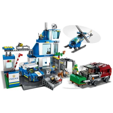 LEGO-60316-BRICKSMORE-02