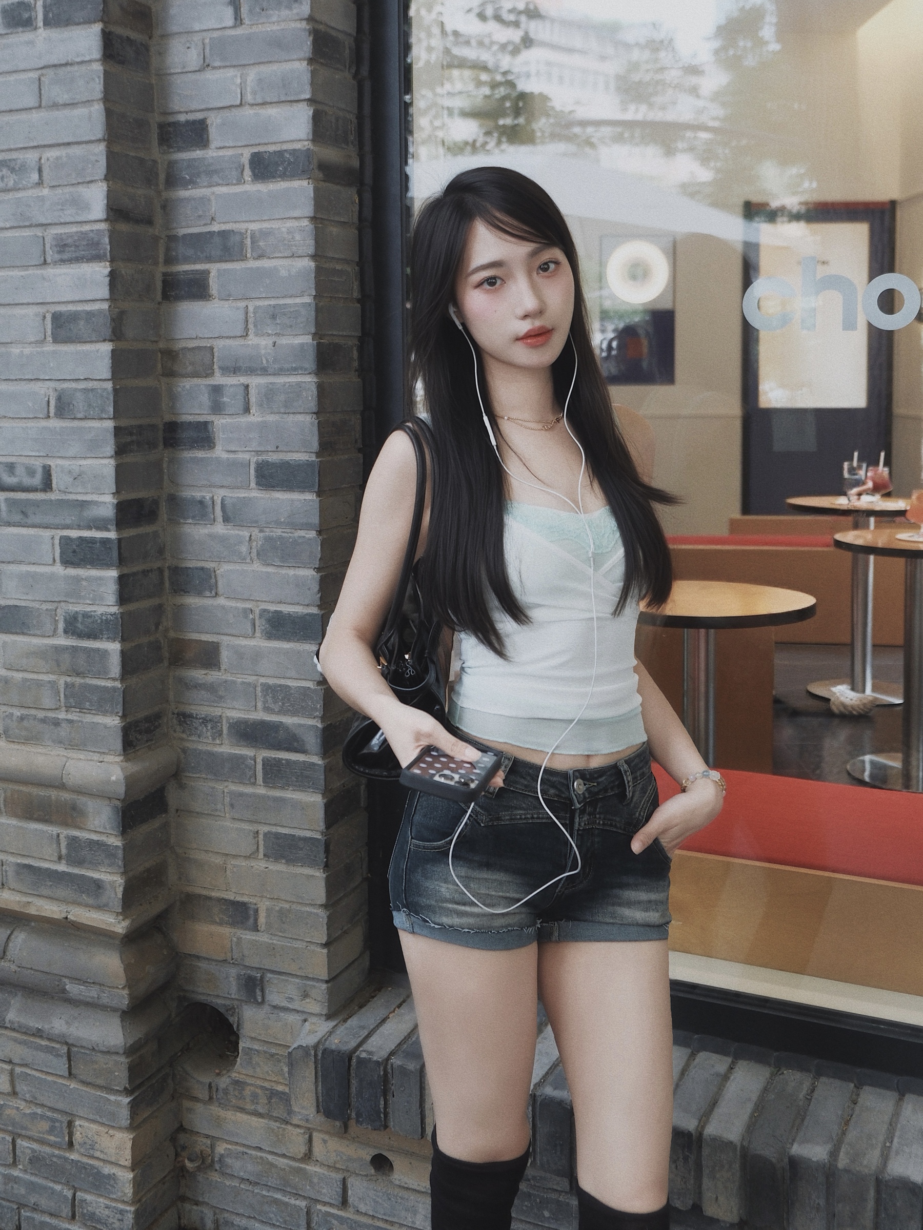 E5E58633-9BBD-4719-9F4D-5D05EED97EEF