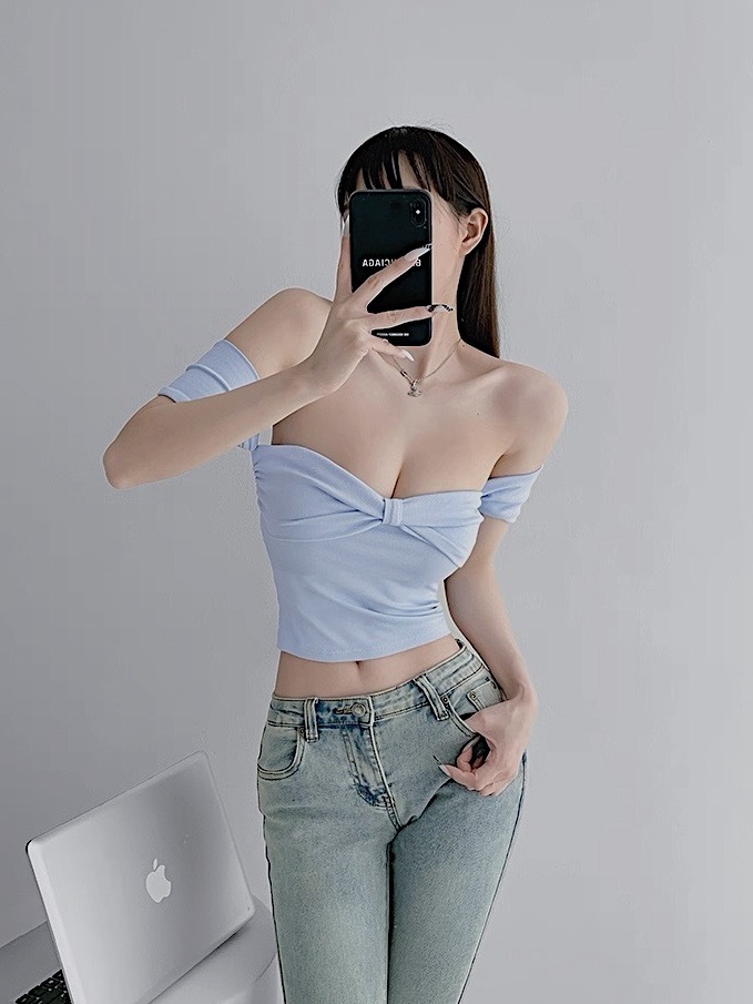 DFB870FC-4B18-4AB6-A071-31B702BA222F