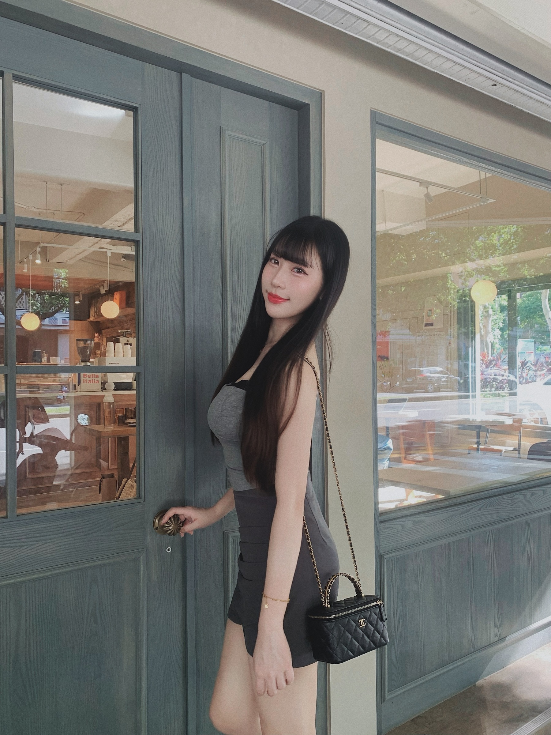 94673728-917B-4009-9BB5-9D4270C562B3