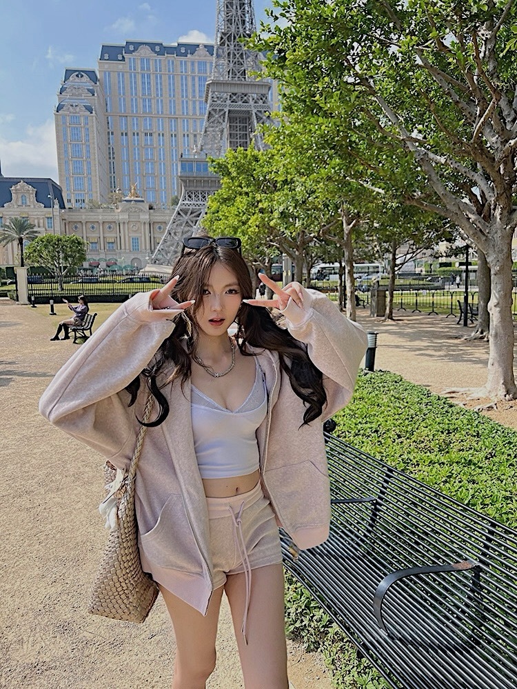 FBCF7AA5-B982-4916-A8F0-F4D84DEFA590