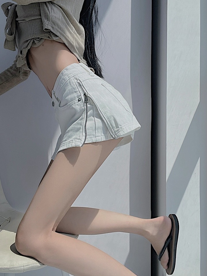 1B313BF8-600F-4BA3-92ED-0025C1F57E67