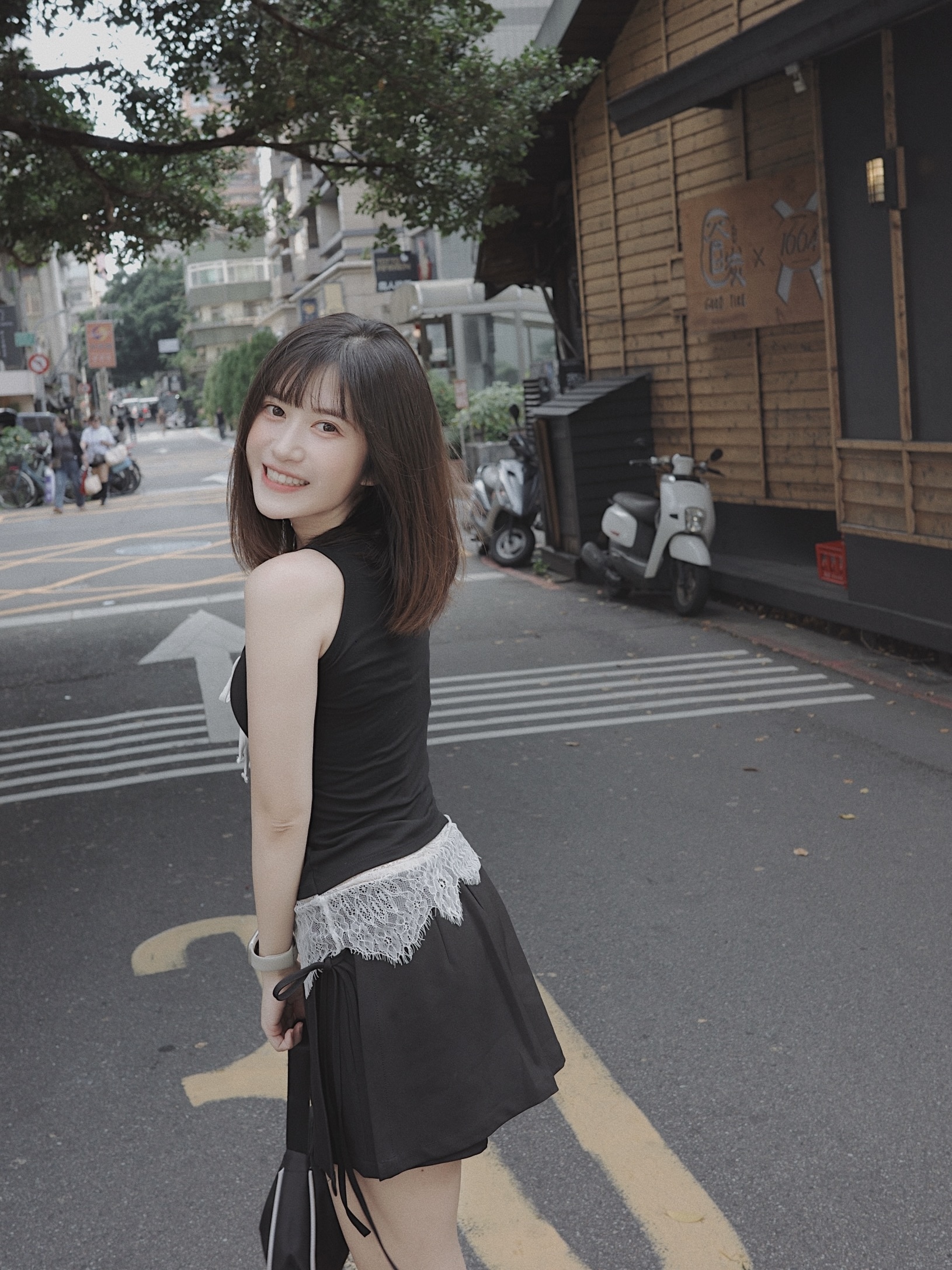 0434AD6B-3EF9-4CC6-A8E1-2672437909E0