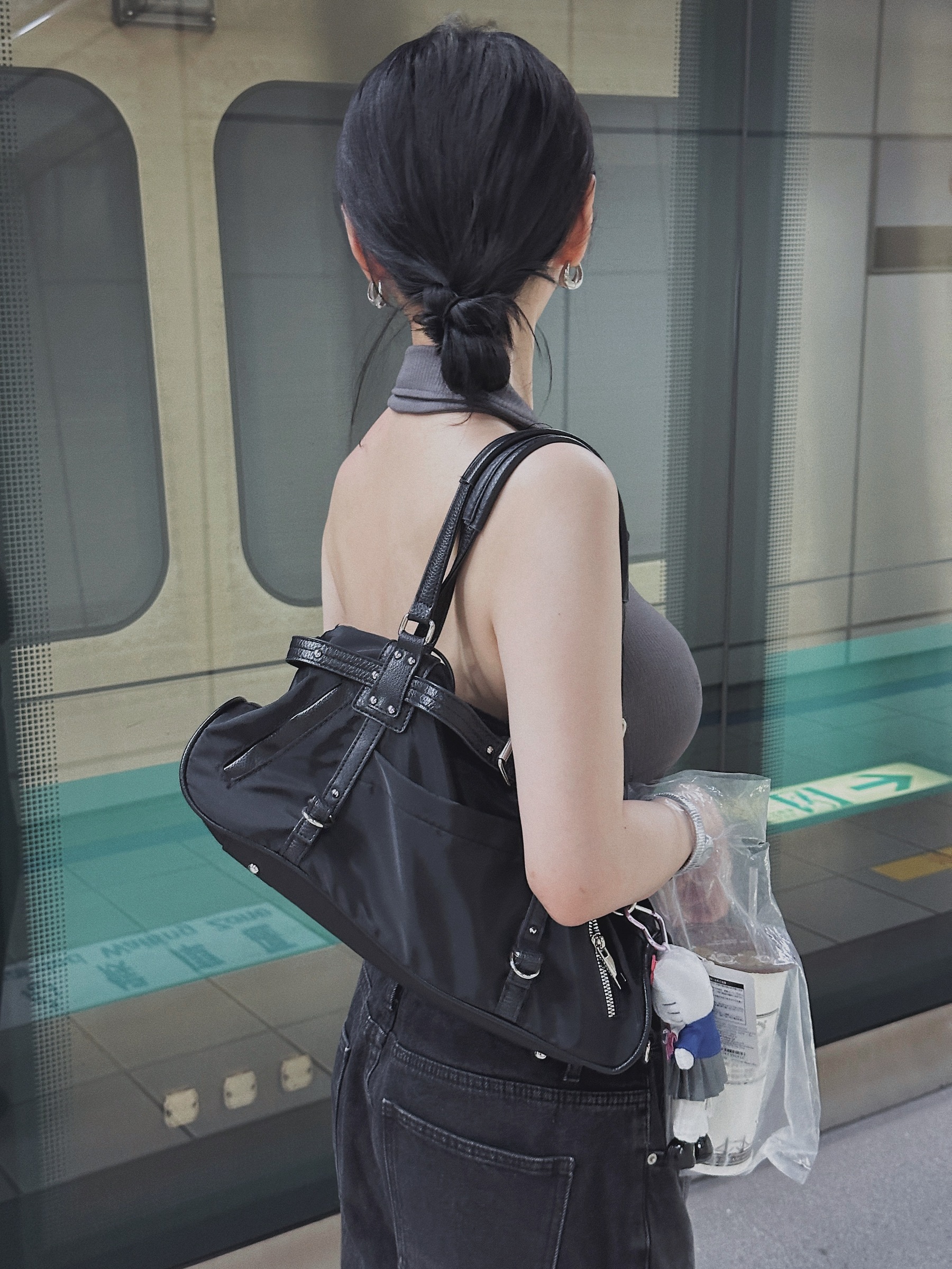 8C2DEE2A-7D97-455C-964E-1E23F51FFB85