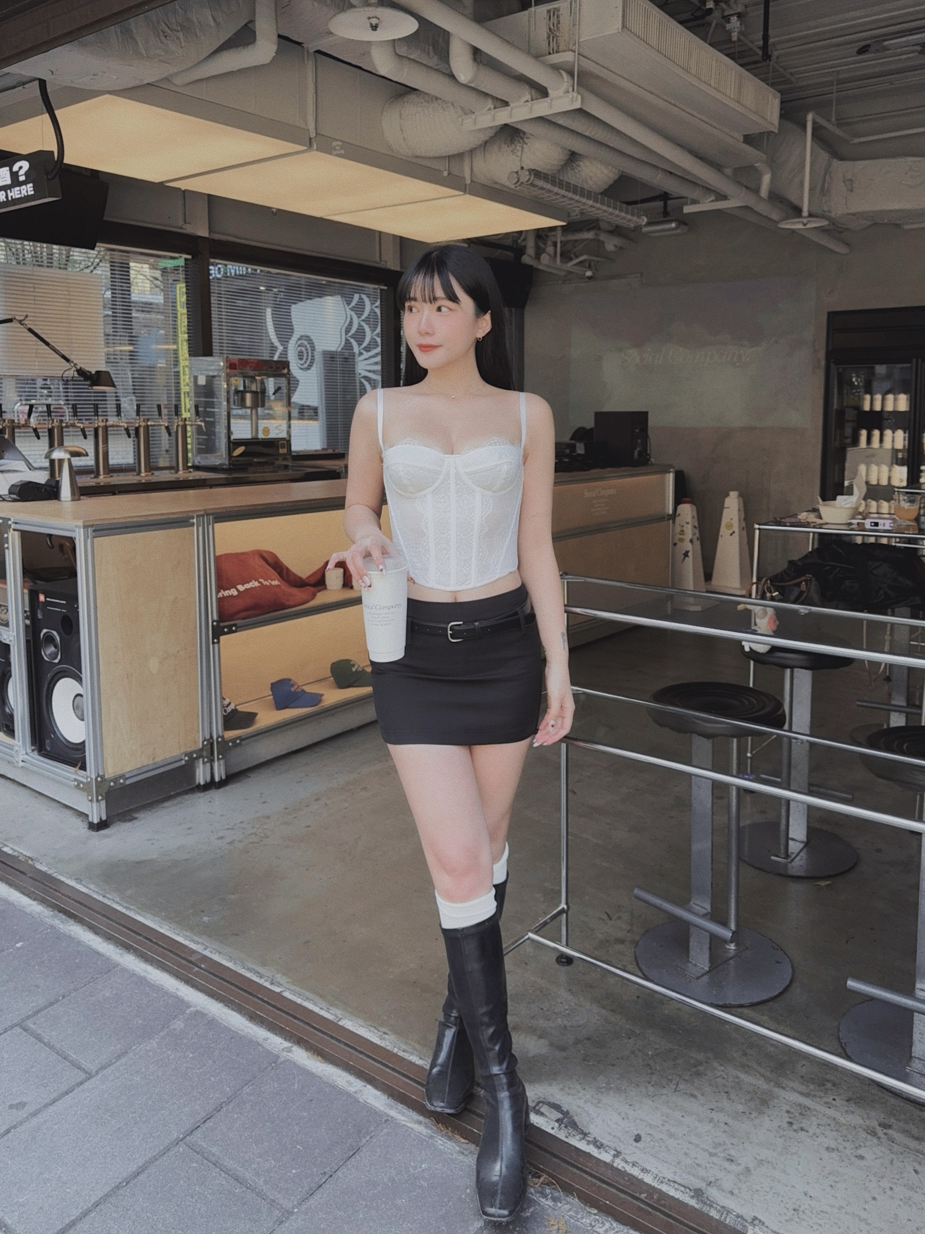 DB27B549-5D2B-4CC0-ACA7-1FF381CF8300