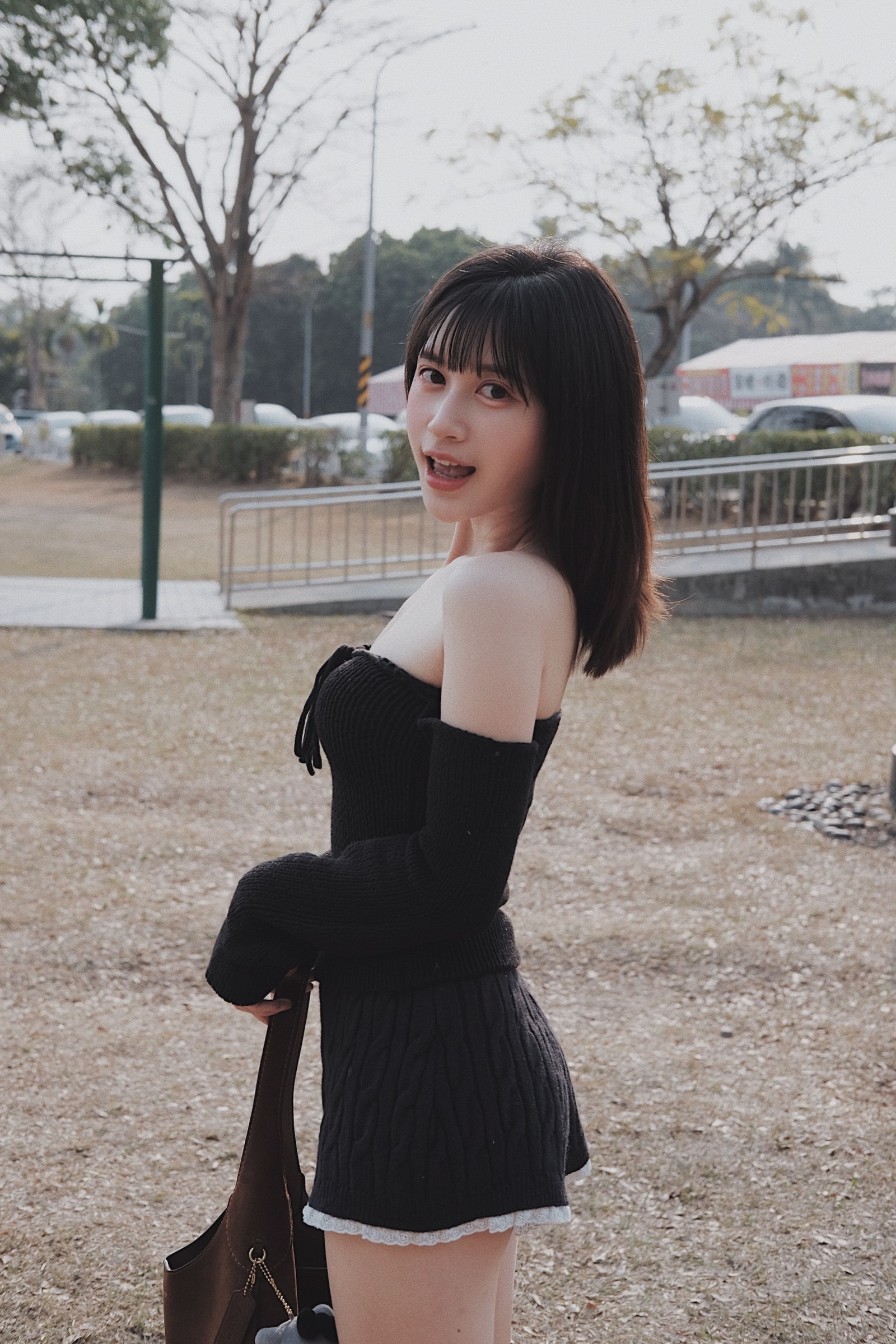 2AACE0A5-DFF8-4DE0-8EA3-59449D3FFF4F