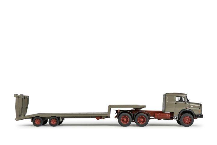 1064-02-MB-LAS2624-Tieflader-Rechts
