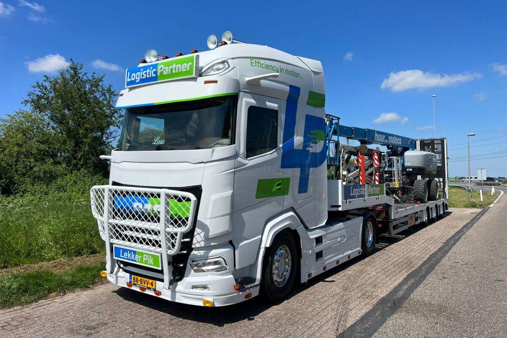 logistic-partner-daf-xg-4x2-semi-low-l