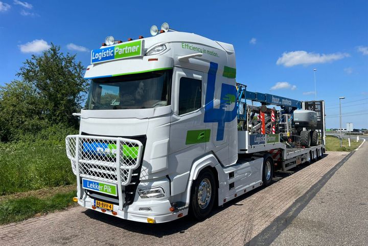 logistic-partner-daf-xg-4x2-semi-low-l