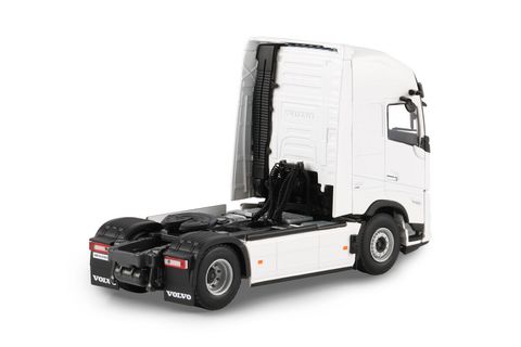 white-line-volvo-fh-aero-globetrotter-x (1)