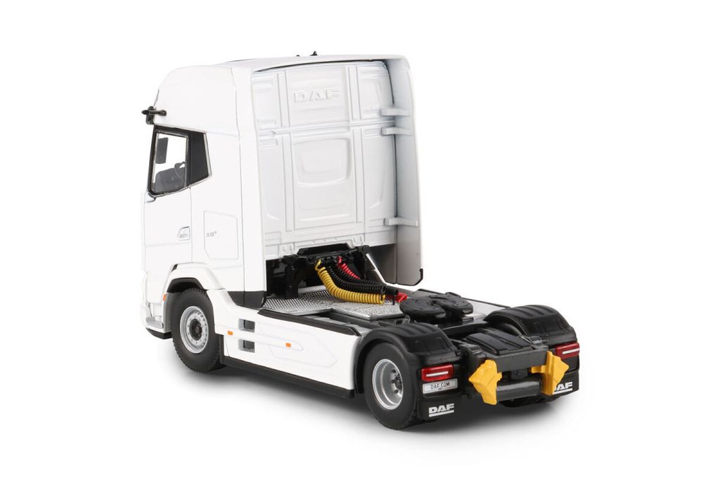 white-line-daf-xg-my25-4x2-1 (2)