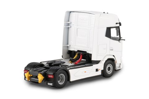 white-line-daf-xg-my25-4x2-1 (1)