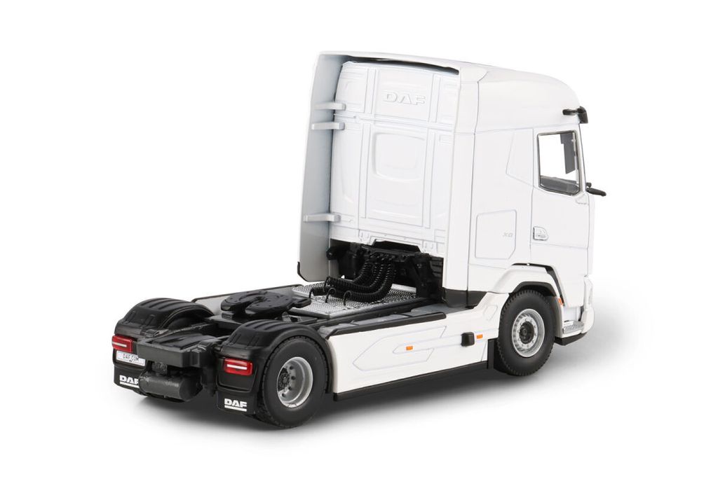 white-line-daf-xg-my25-4x2 (1)