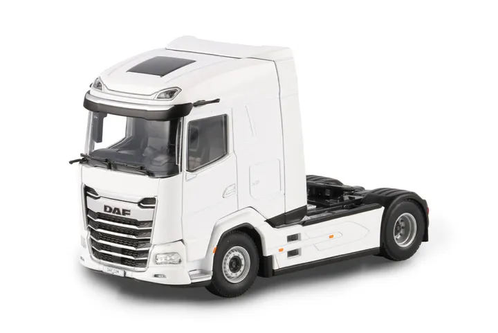 white-line-daf-xg-my25-4x2