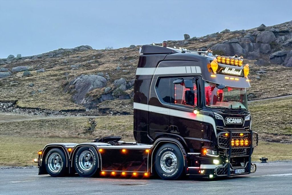 madland-scania-r-highline-cr20h-6x2-tag-1 (2)