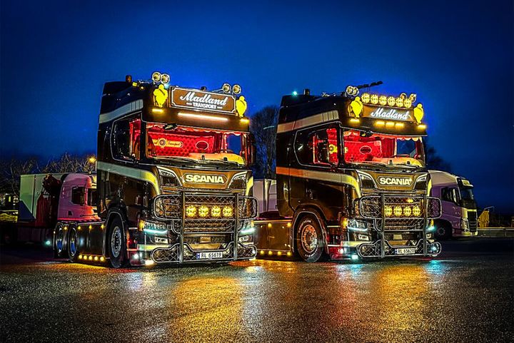 madland-scania-r-highline-cr20h-6x2-tag-1 (1)