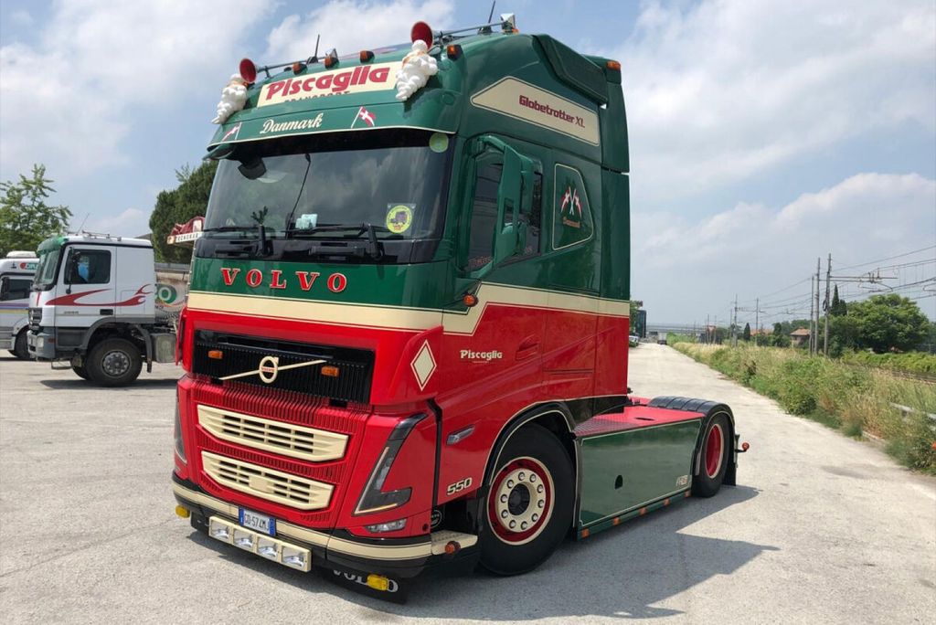 piscaglia-volvo-fh5-globetrotter-xl-4x2