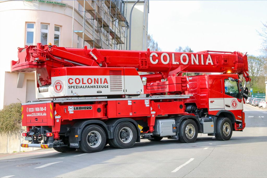 colonia-volvo-fmx-sleeper-cab-8x4-liebh (2)
