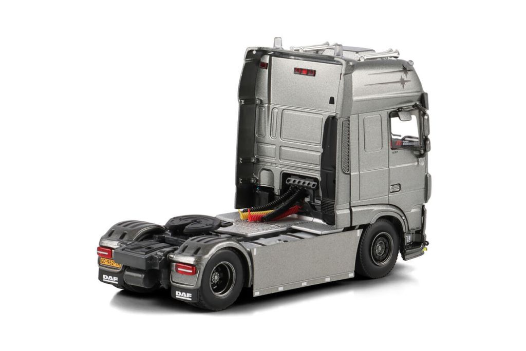 armor-express-daf-xf-super-space-cab-my (1)