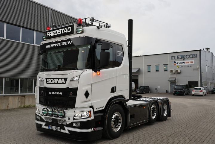 fredstad-scania-r-normal-cr20n-6x2-twin-1