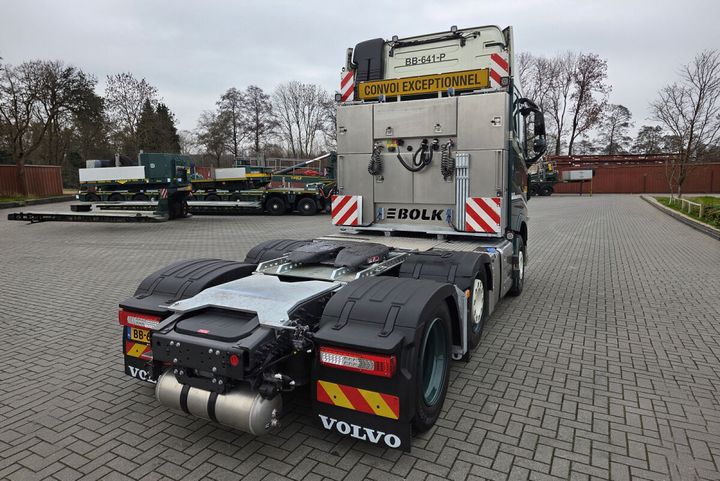 bolk-volvo-fh-aero-globetrotter-xl-6x2 (1)