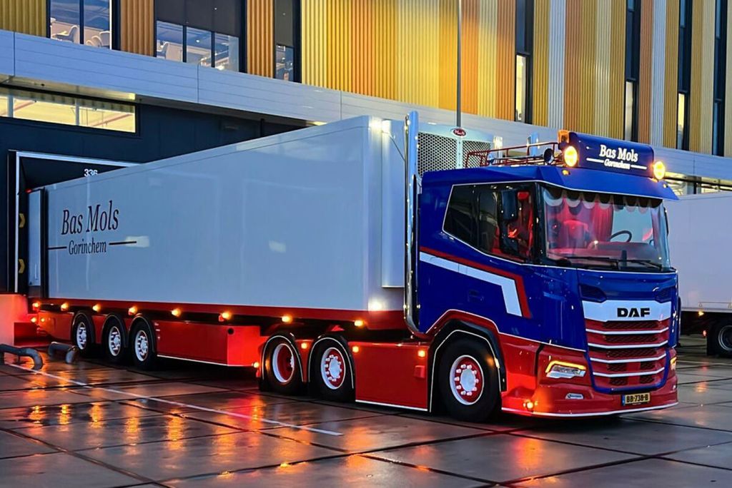 bas-mols-daf-xf-sl-my25-6x2-twin-steer