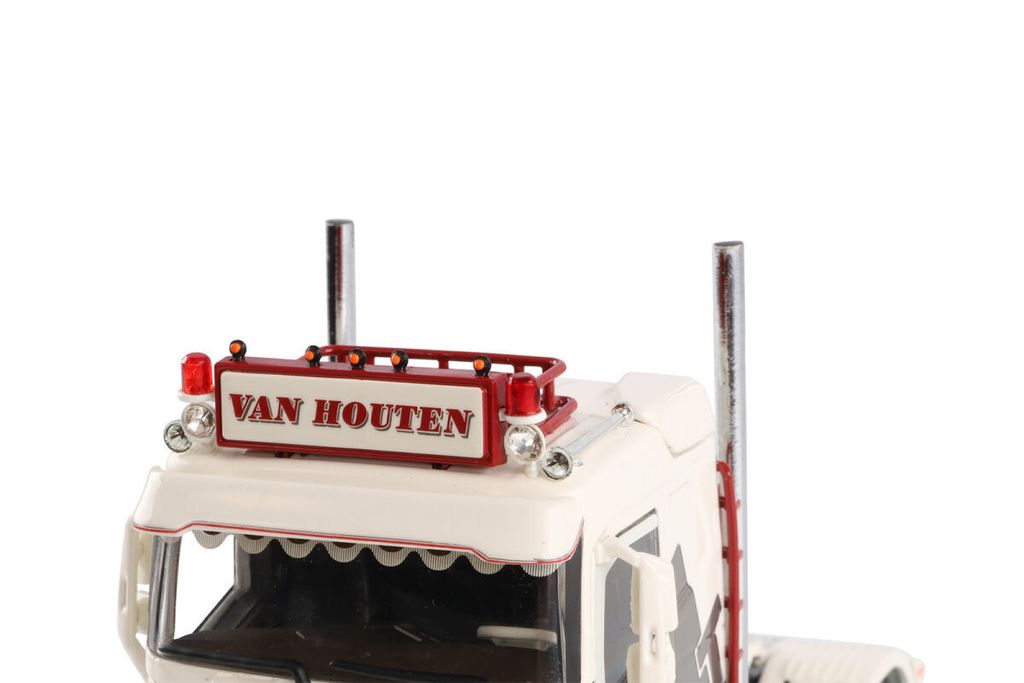van-houten-volvo-fh5-sleeper-cab-4x2 (6)