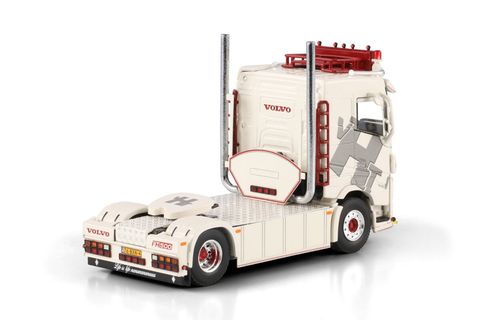 van-houten-volvo-fh5-sleeper-cab-4x2 (1)