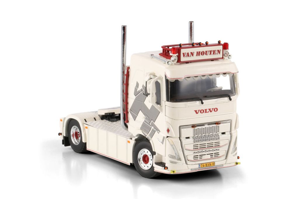 van-houten-volvo-fh5-sleeper-cab-4x2 (3)