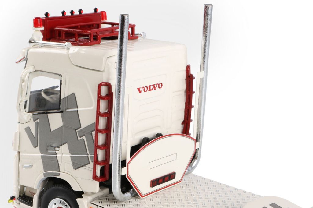 van-houten-volvo-fh5-sleeper-cab-4x2 (5)