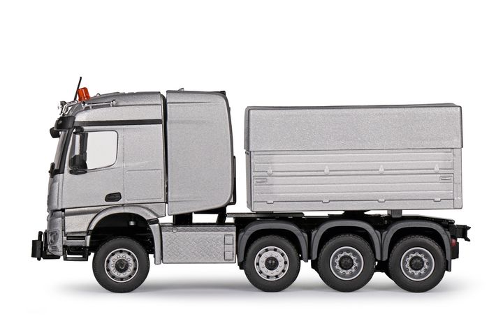 78001-11-MB-Schwerlastzugmaschine-Silber-Links