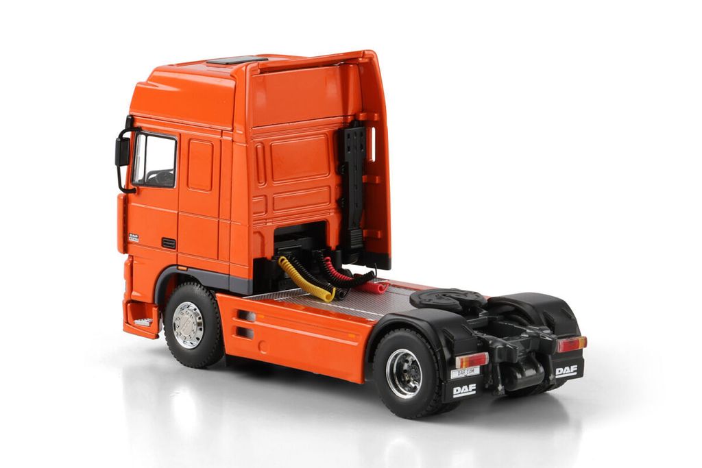 premium-line-daf-95xf-super-space-cab (2)
