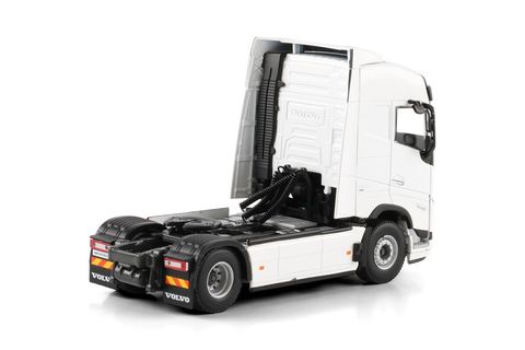 white-line-volvo-fh5-my2024-globetrotte (1)