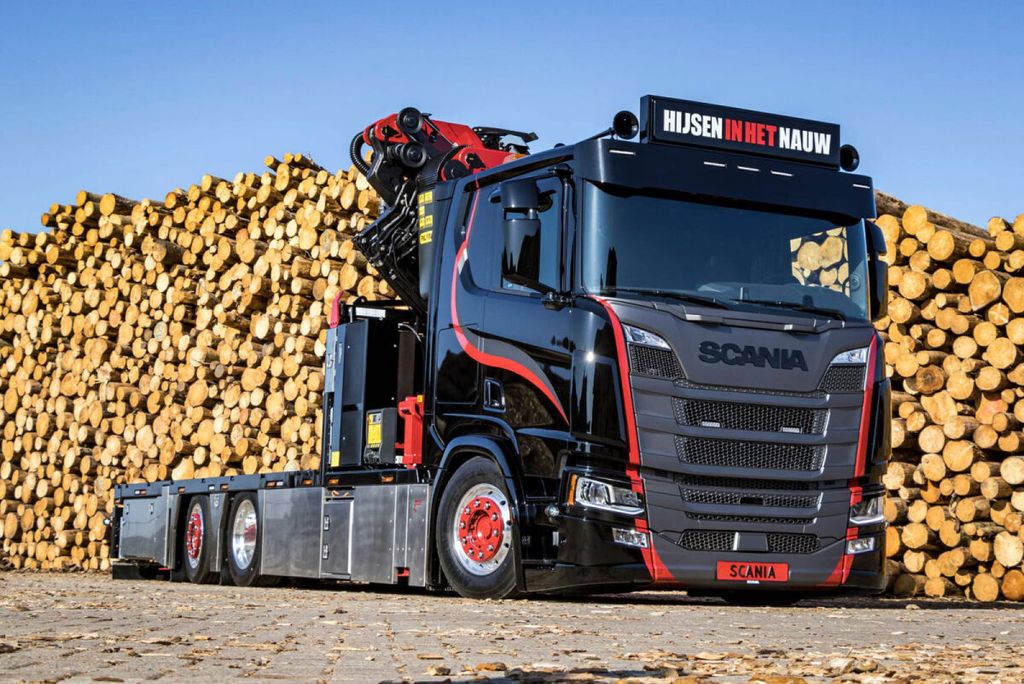 hijsen-in-het-nauw-scania-r-flat-roof-s