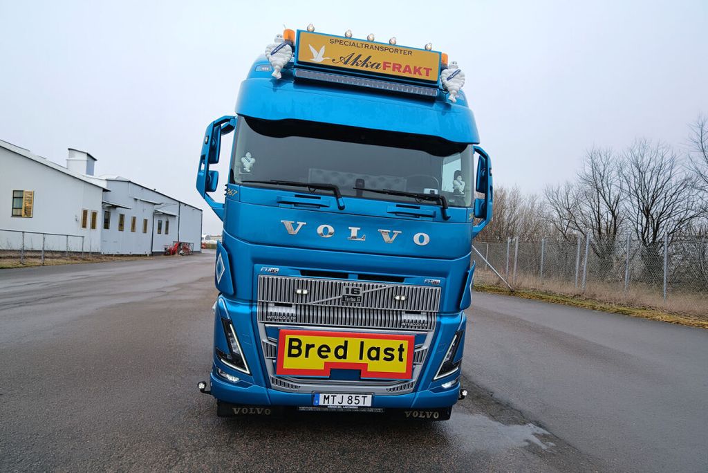 akka-frakt-volvo-fh5-globetrotter-xl-8x (1)