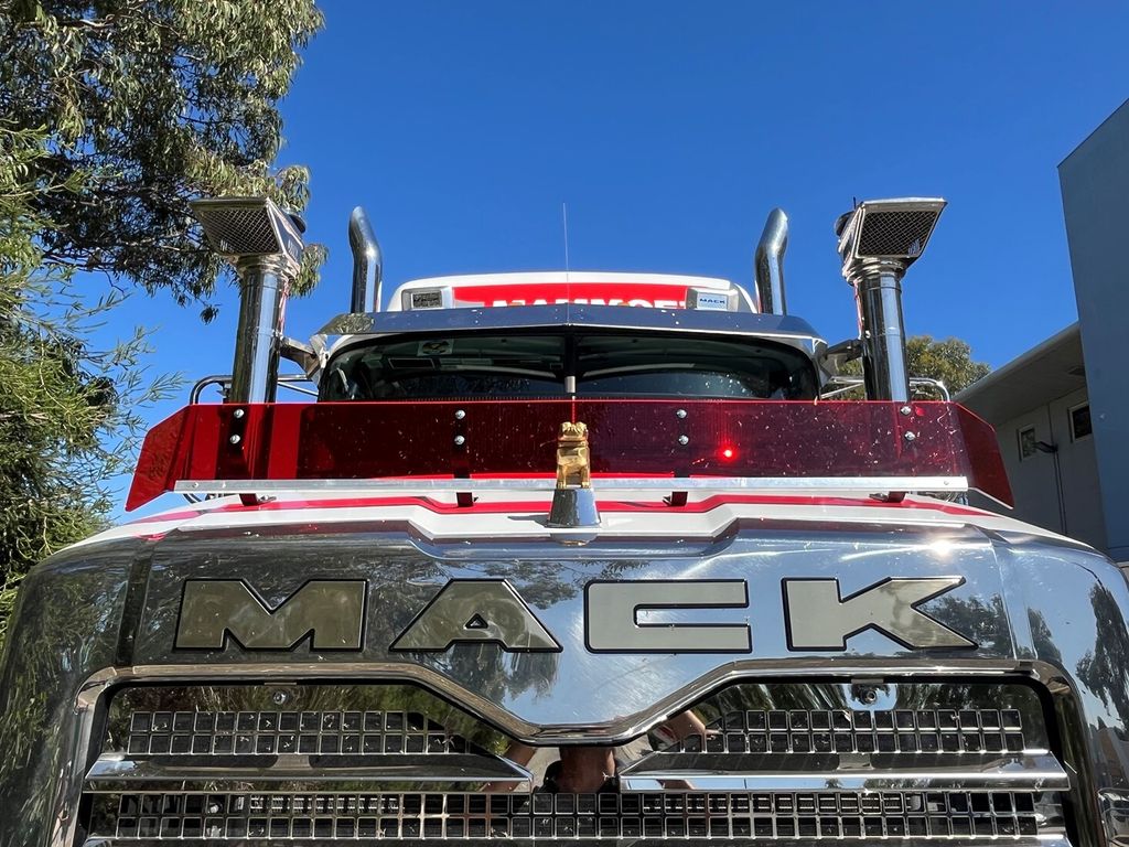 mammoet-mack-titan (1)