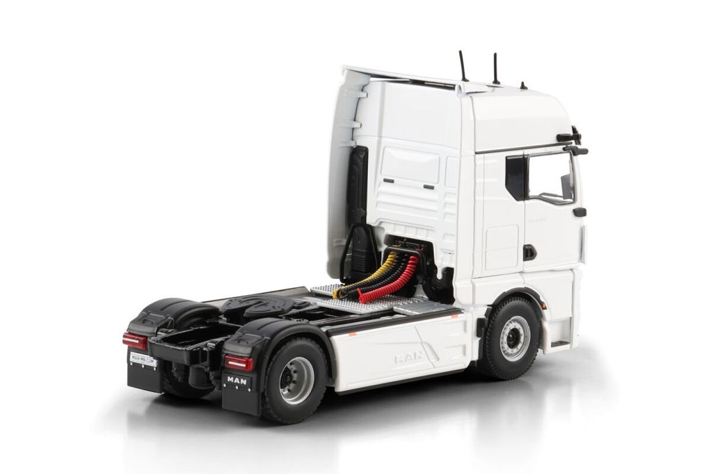 white-line-man-tgx-gx-4x2 (1)