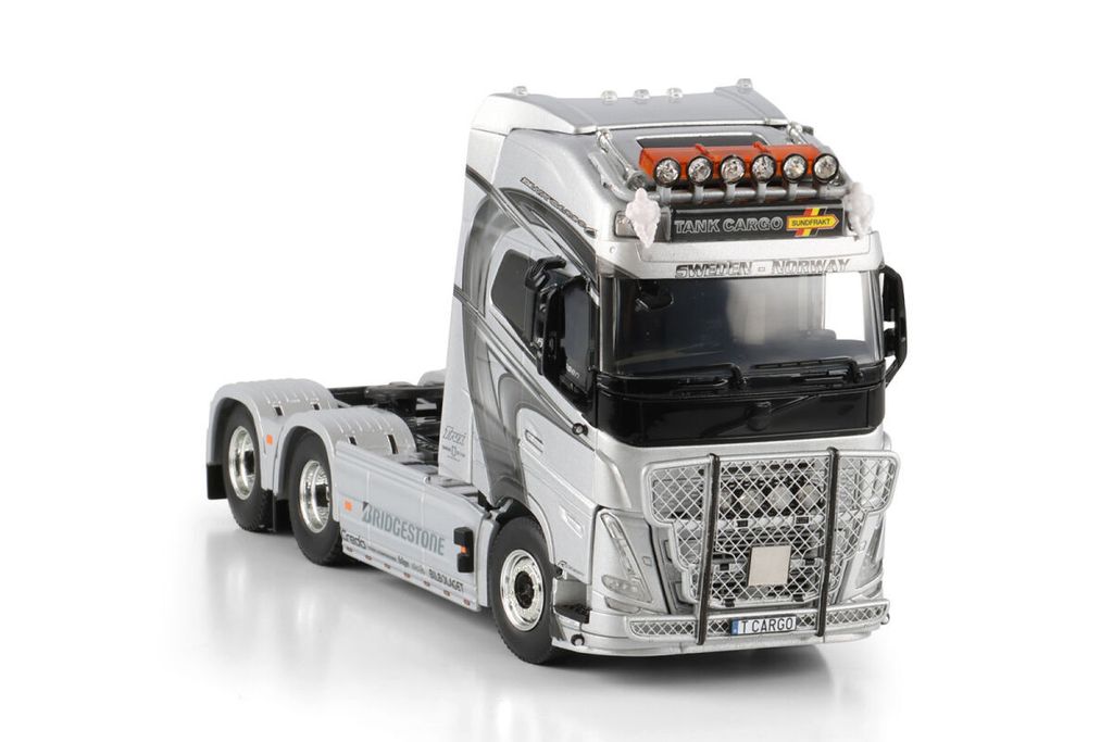 tank-cargo-volvo-fh5-globetrotter-xl-6x (3)