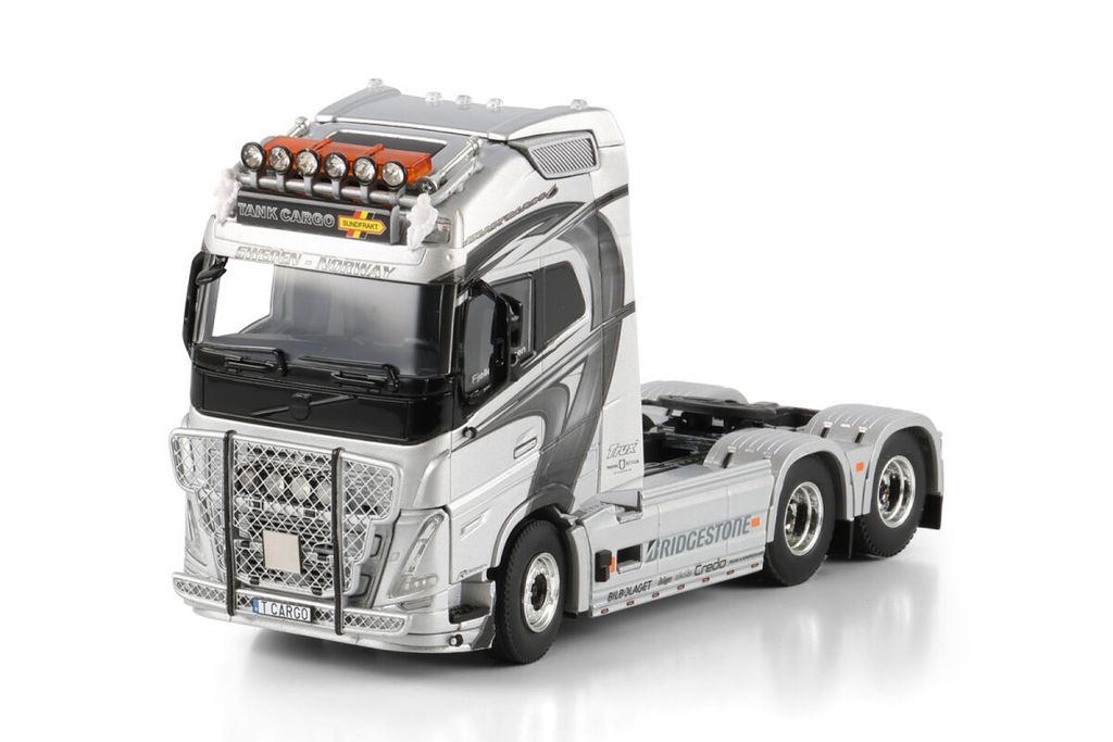 tank-cargo-volvo-fh5-globetrotter-xl-6x (4)